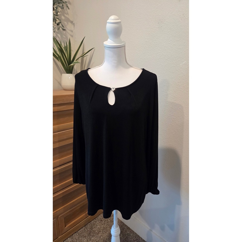 Chico's Travelers Keyhole Blouse  Long Sleeve Black Workwear‎ Size 2 Minimalist